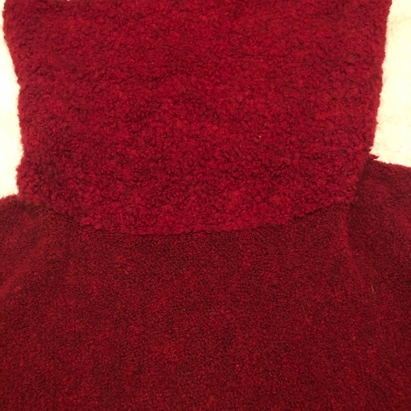 Fuzzy red sweater - Picture 5 of 5